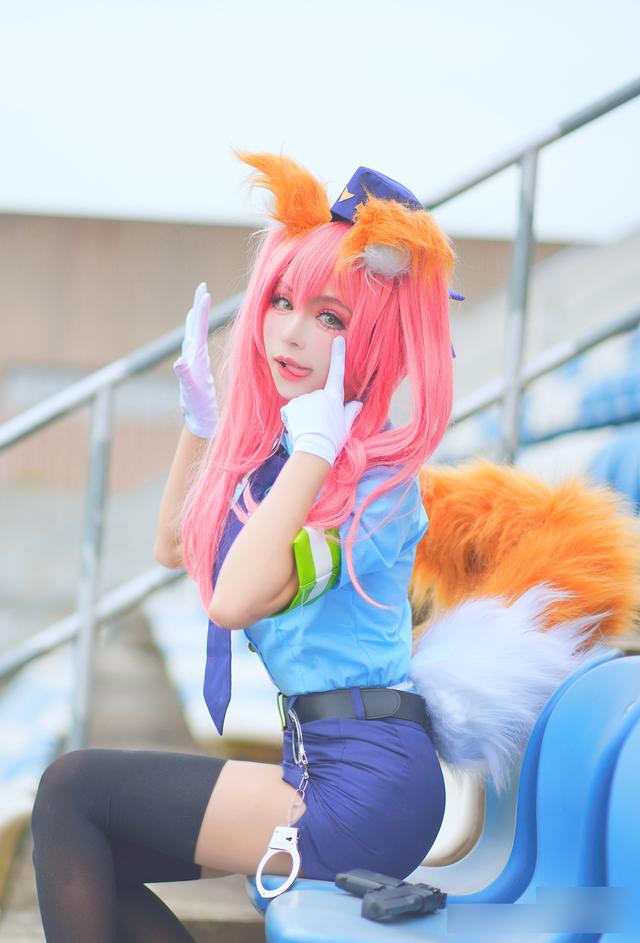 三位国人coser扮演的日本游戏fgo角色玉藻前造型相当漂亮哦