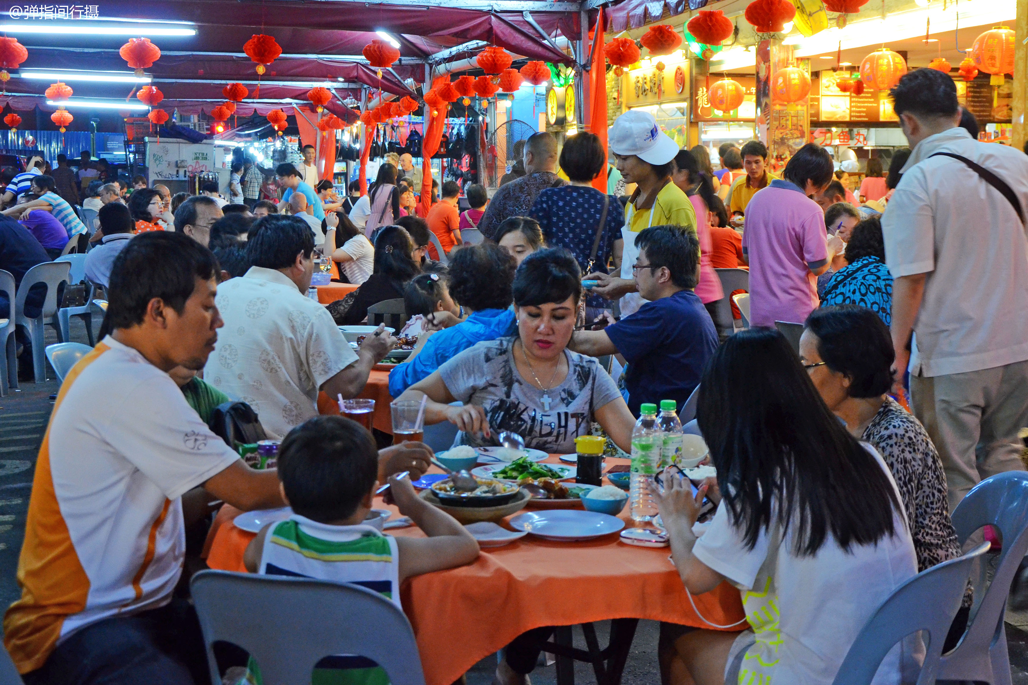 原创 马来西亚最火的夜市,春节美食大排档人满为患,感觉像在广州街头