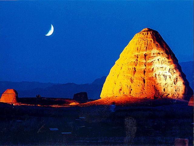 中国最神奇的皇家陵墓,附近寸草不生,被誉为东方的金字塔