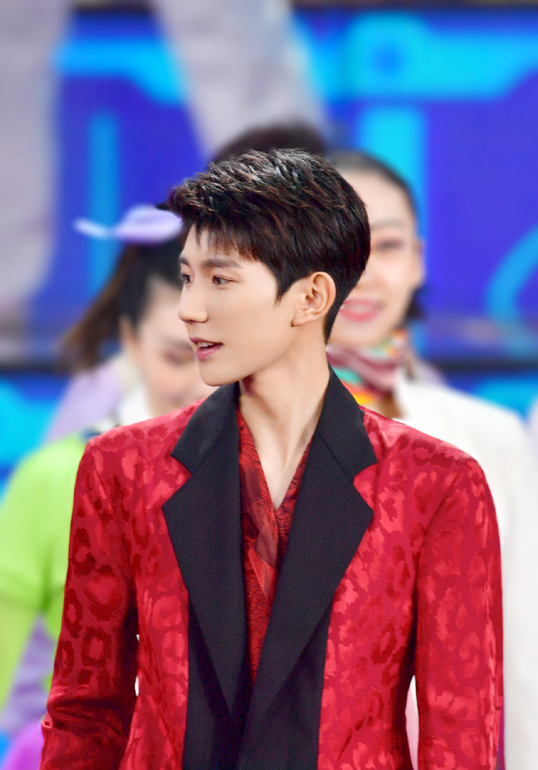 王源庚子春晚登舞台,与你《再次相约二十年》