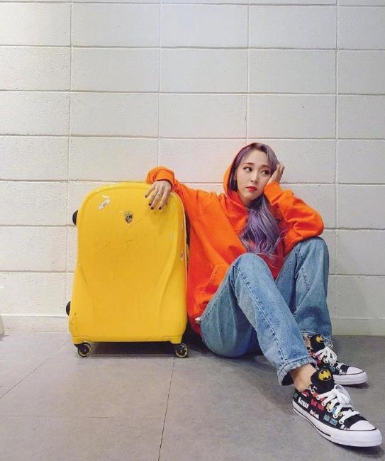 南韩黑马文星伊熬出头了看她私服就知道风格多变穿搭水准高