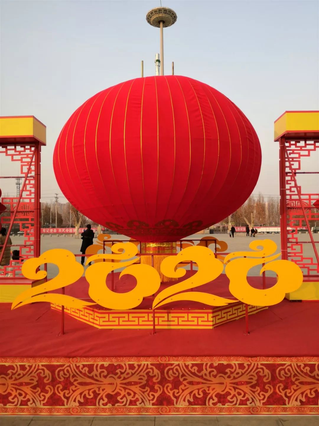 小编骑单车漫游徐水城区,就在除夕下午,新年的列车准时出发