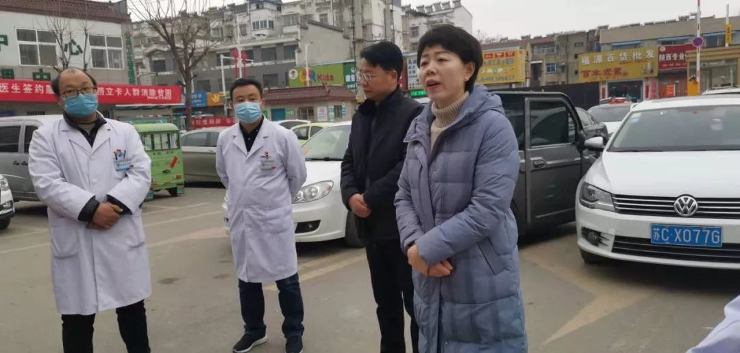 镇党委书记:吴圆圆大年初一一大早,柳新镇党委书记吴媛媛一行到柳新镇