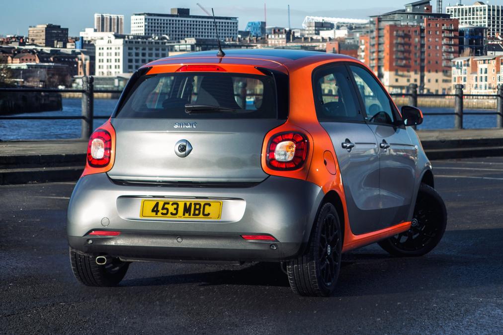 四门四座奔驰smartforfour造型怪异反正还是有人欣赏