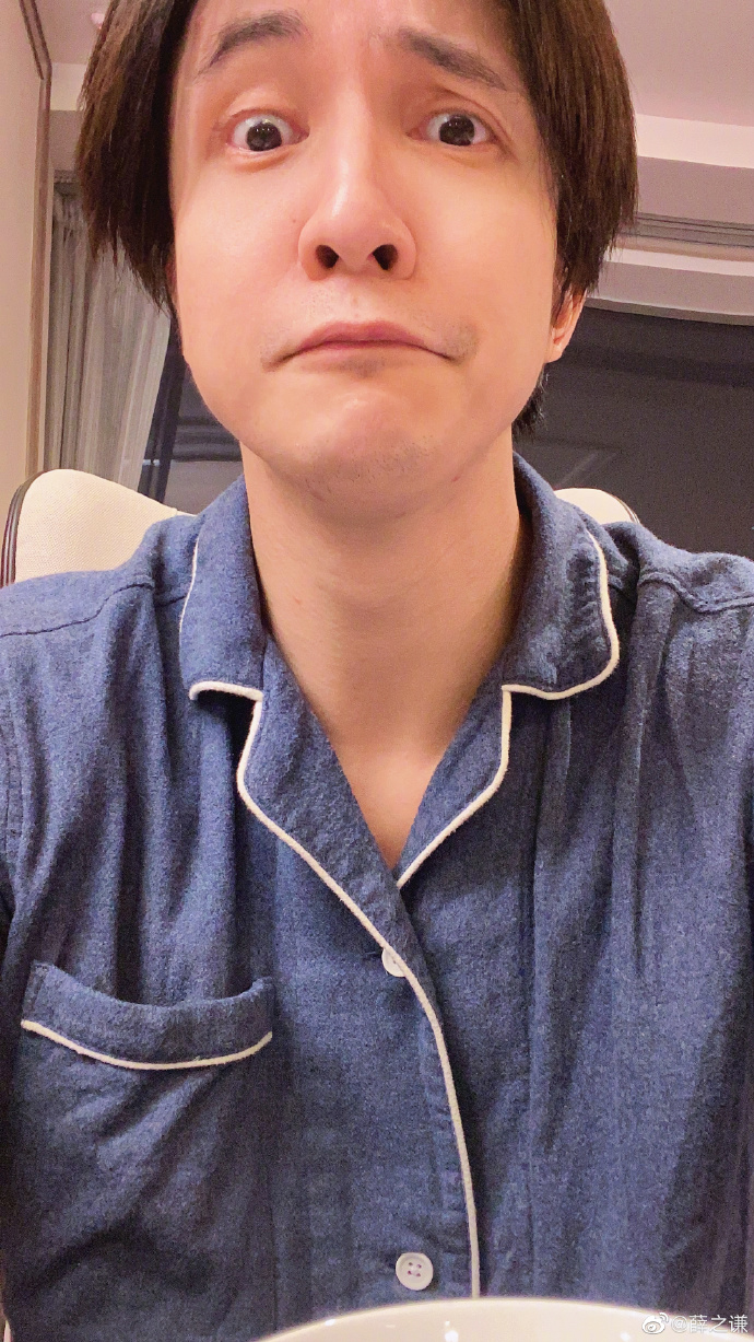 薛之谦晒自拍恭贺新春 祝大家新年百毒不侵一切平安