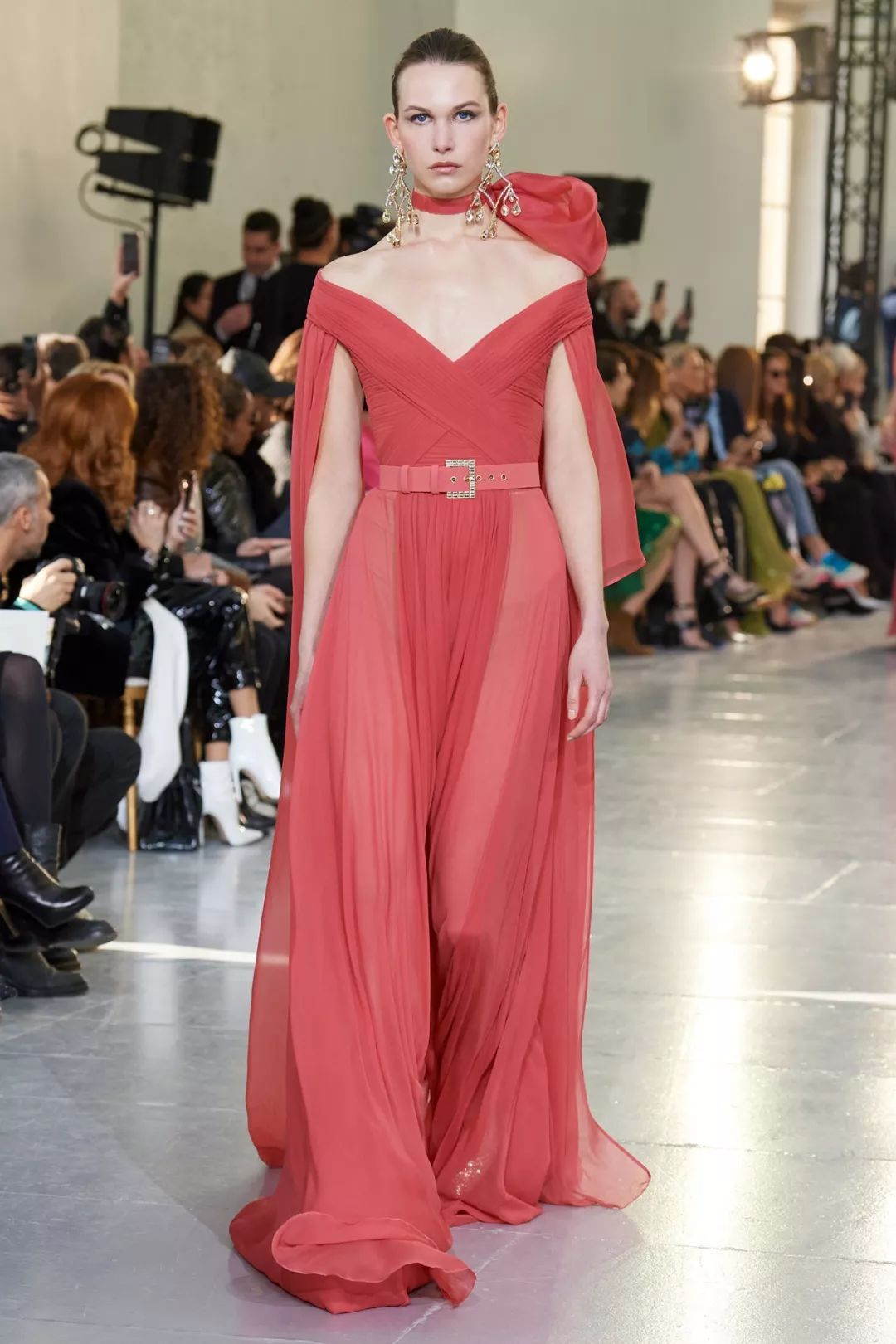 雕刻精美的丝质公爵夫人礼服艾莉萨博eliesaab2020春季高级定制系列