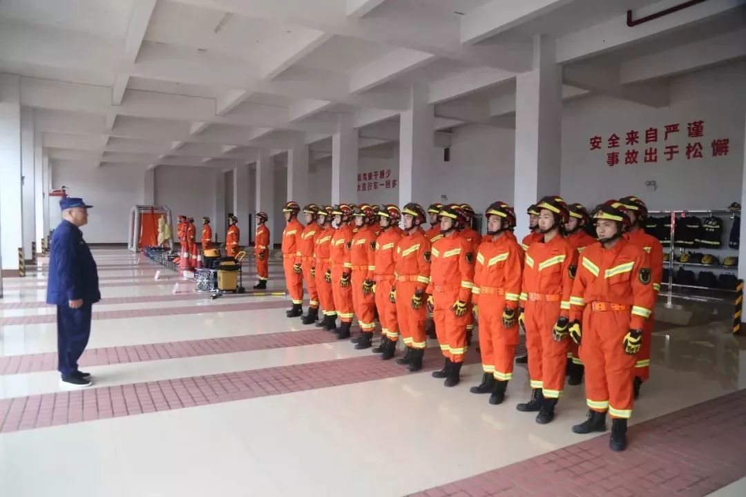 钦州市消防救援支队组建疫情处置机动救援队,全力以赴做好对抗病魔救