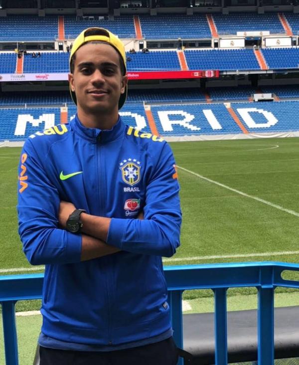 又签下一名巴西新星,皇马这次真买到了未来的卡卡?_雷尼尔·热