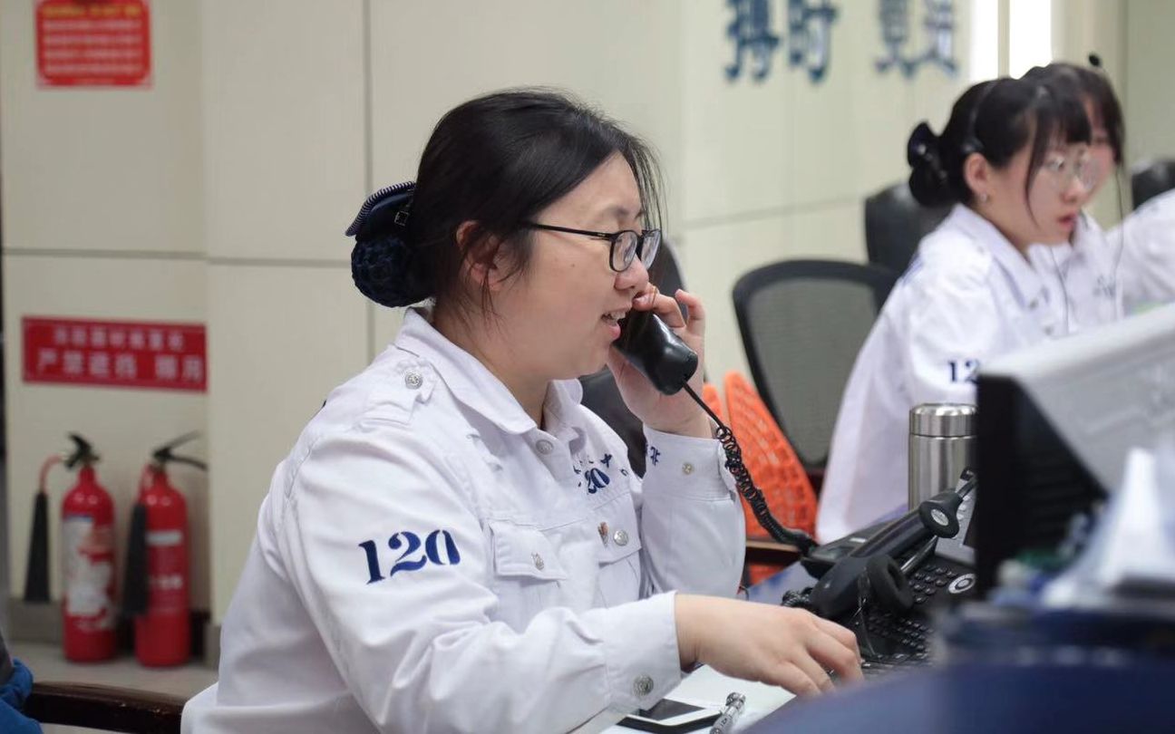 新春走基层120调度医生电话指导急救安抚情绪