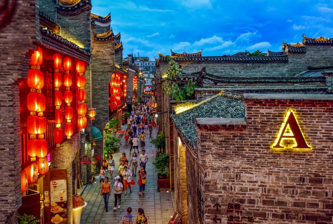 桂林街道▽鲁家村桃花湾▽一院两馆▽桂林两江国际机场扩建的t2航站楼