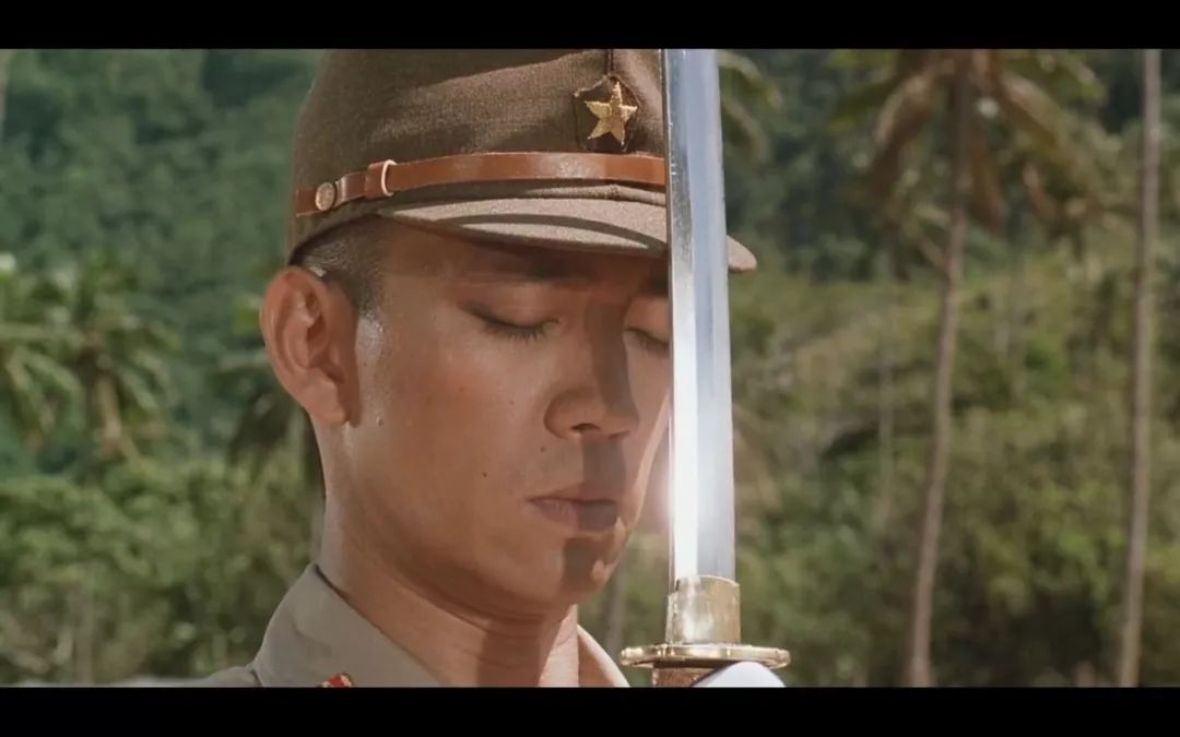 《圣诞快乐,劳伦斯先生》中,教授受导演大岛渚的委托,饰演世野井上尉