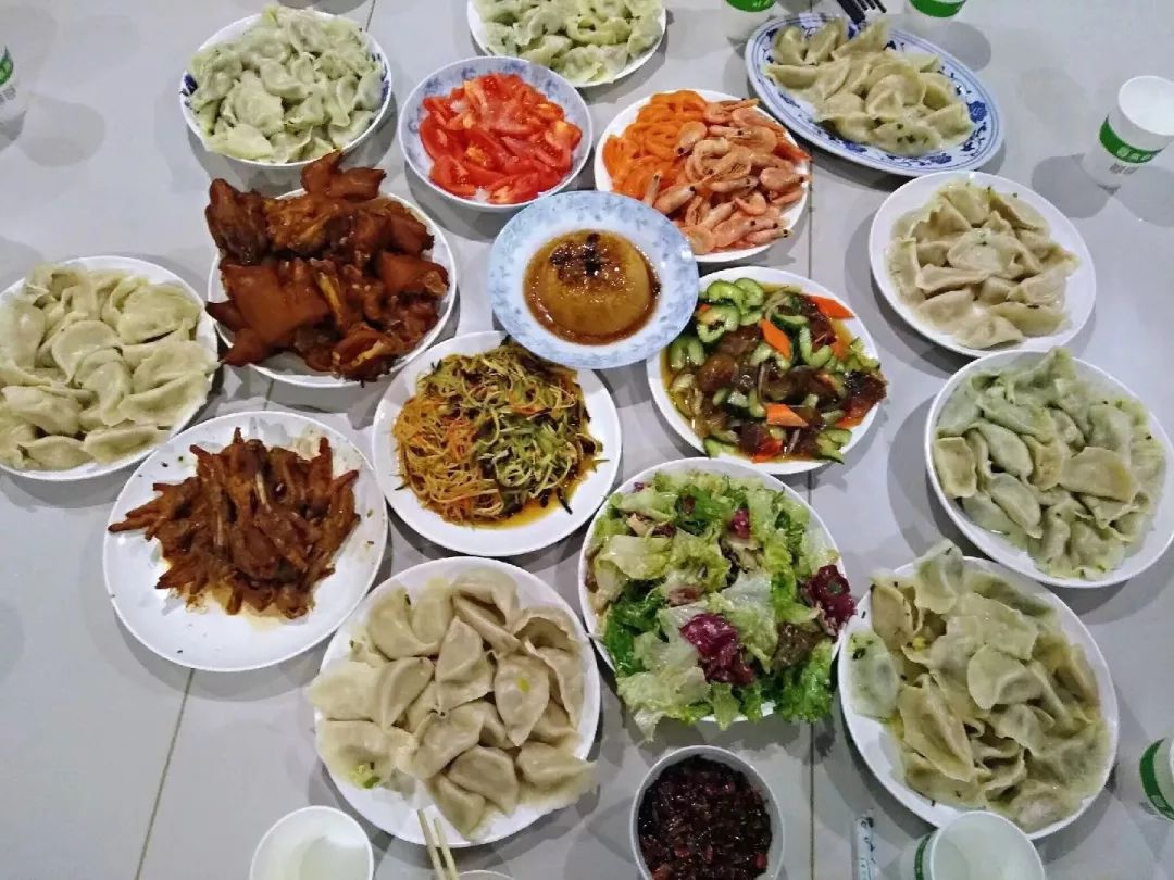 温暖信商学子的年夜饭