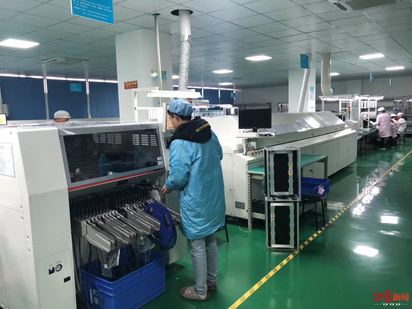 坐摩托车返川加班,垫付加工费也要生产……他们的大年初一这样度过_曾