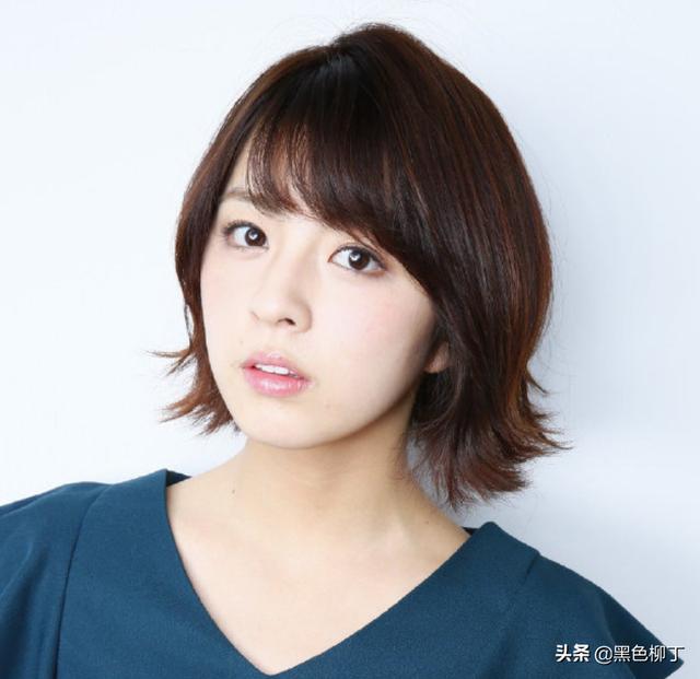 柳百合菜出生于1994年4月19日,此前她是一名写真偶像,后来转型做了