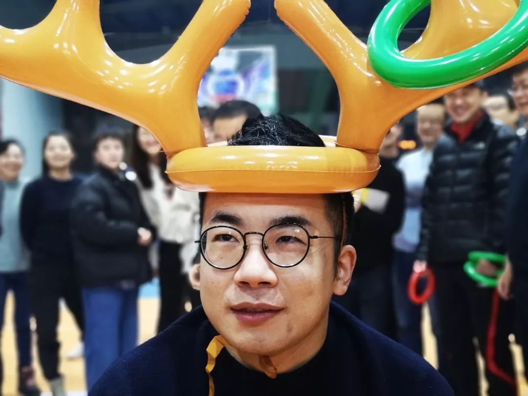 童年结果立马知晓"咻"一飞再没有比套圈更立竿见影的游戏了新年新气象