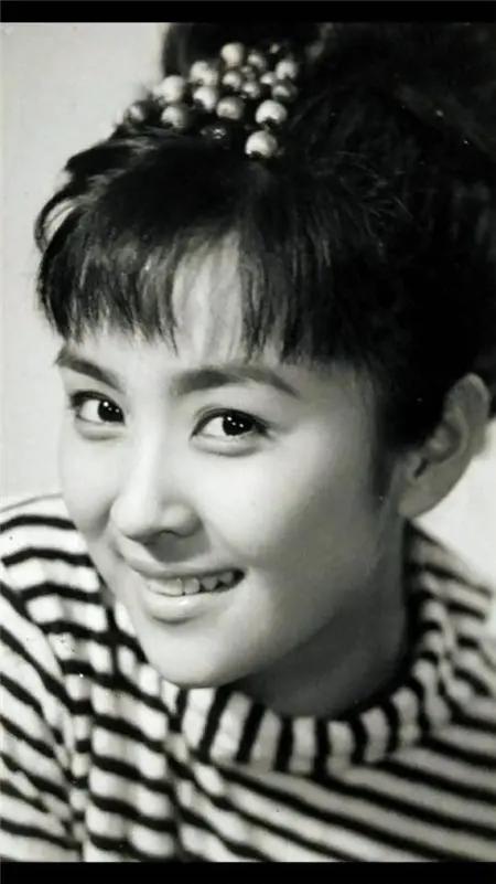 第一代琼瑶女郎甄珍是谢贤前妻和林青霞的偶像婚姻却短命