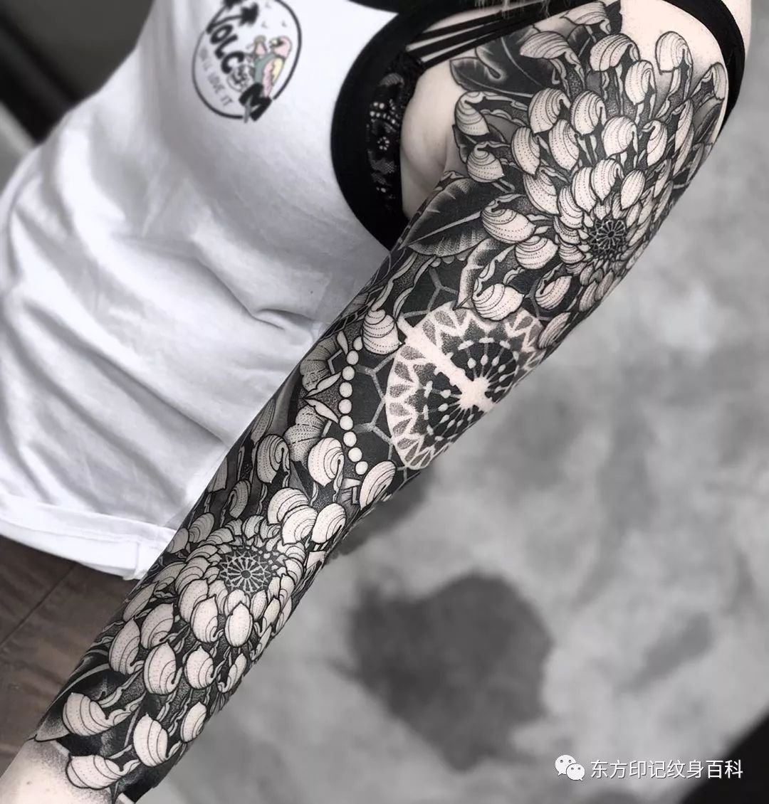 黑玫瑰花臂