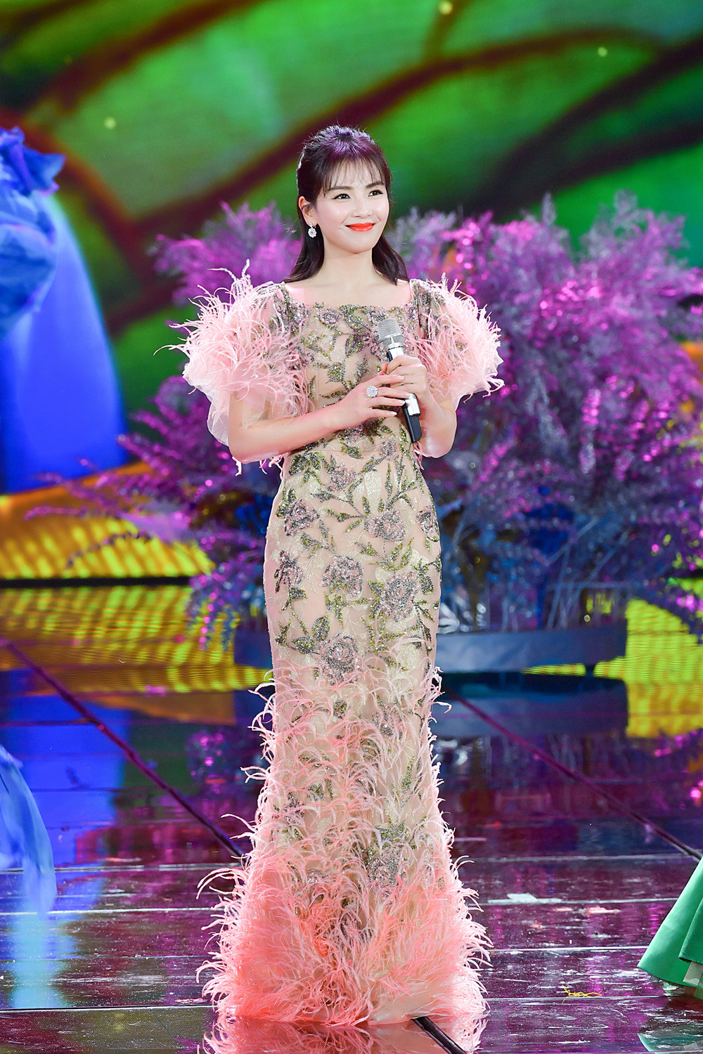 2020春晚群星璀璨刘涛春风十万里十万好消息