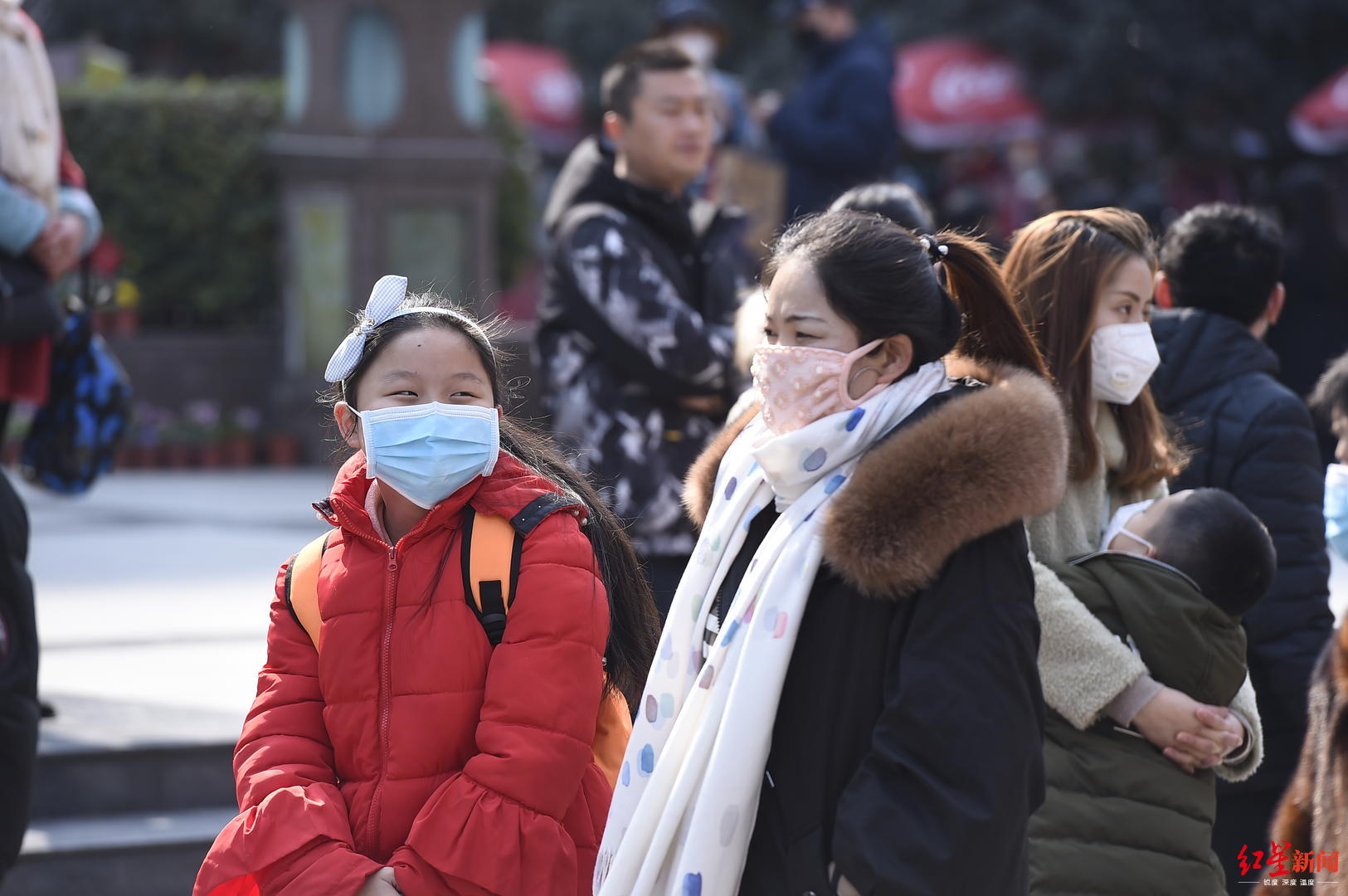 节拍天下 | 大年初一成都街头游人少 市民自觉戴口罩出行