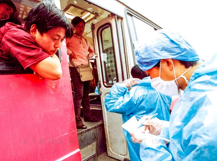 这组2003年抗击非典的老照片,当年都是用胶卷拍摄的.