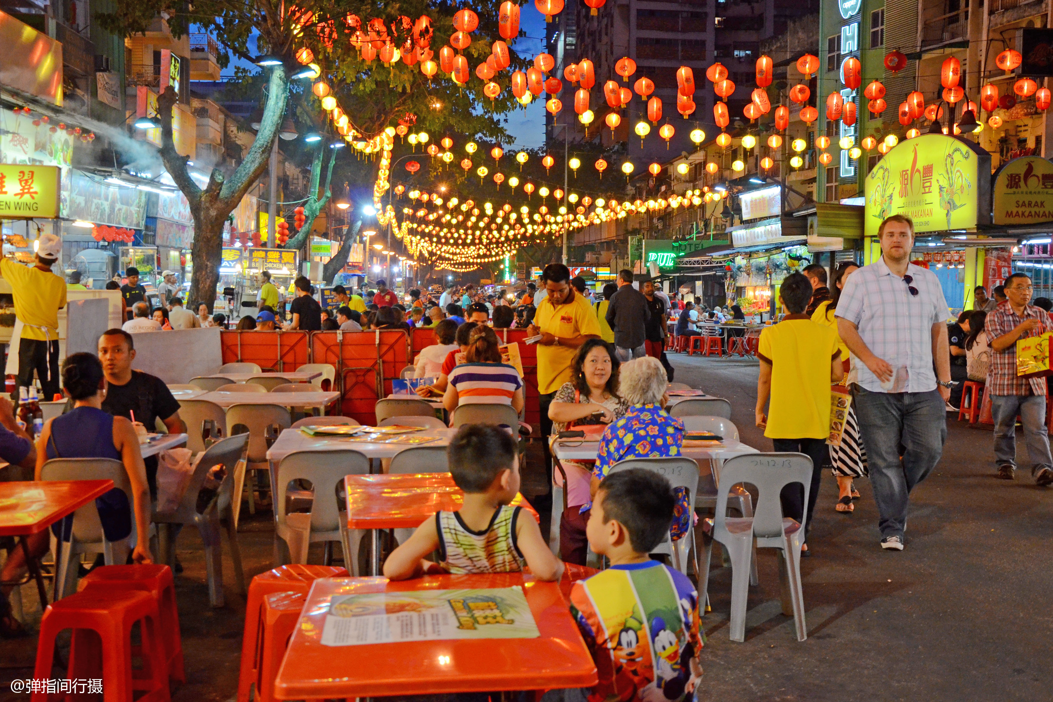 原创马来西亚最火的夜市春节美食大排档人满为患感觉像在广州街头