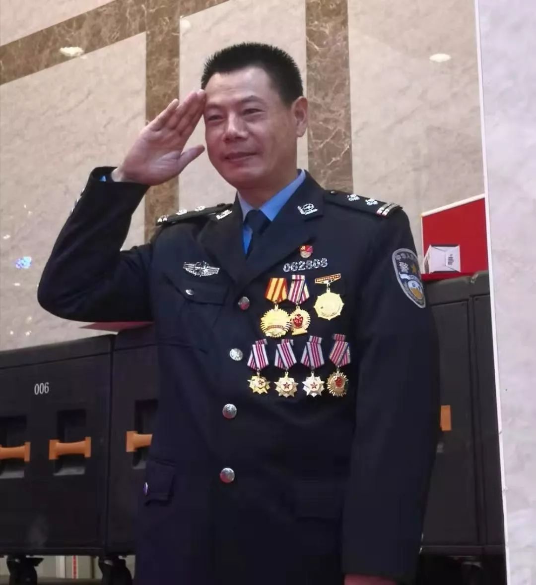 陈新才,南通市公安局崇川分局虹桥派出所民警,2010年,陈新才从部队