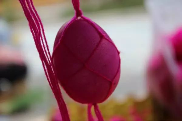 红鸡蛋满脸串今年吃你的喜馍馍明年吃你的红鸡蛋