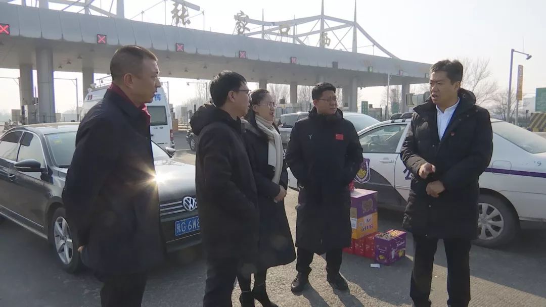 大年初一,万全区长戴鹏炜慰问防控临时检查站一线工作人员