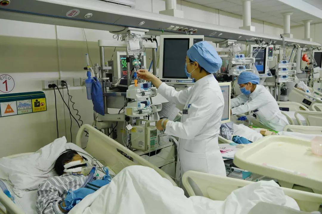 急诊科全体医护人员24小时守护,他们是人民生命健康的"守夜人".