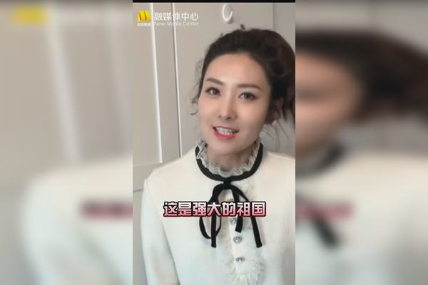 电影频道主持人巧筠用歌声表白祖国祝愿祖国越来越好
