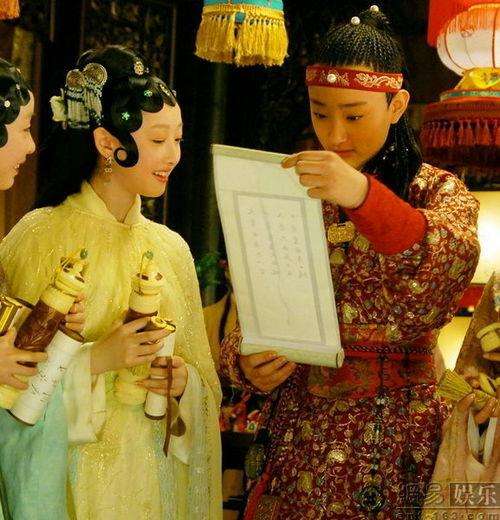 《红楼梦》里,宝,黛,钗过年都怎么耍?