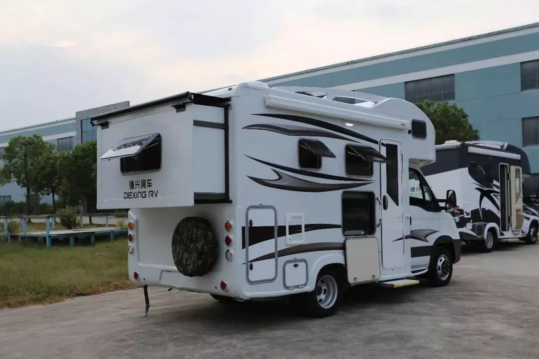 德兴依维柯双拓展大白熊 更全面的配置 更贴心的设计