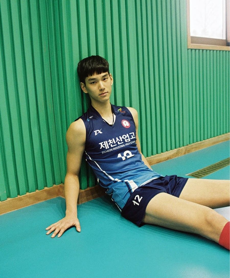 登上voguekorea的韩国排球运动员好帅好可爱