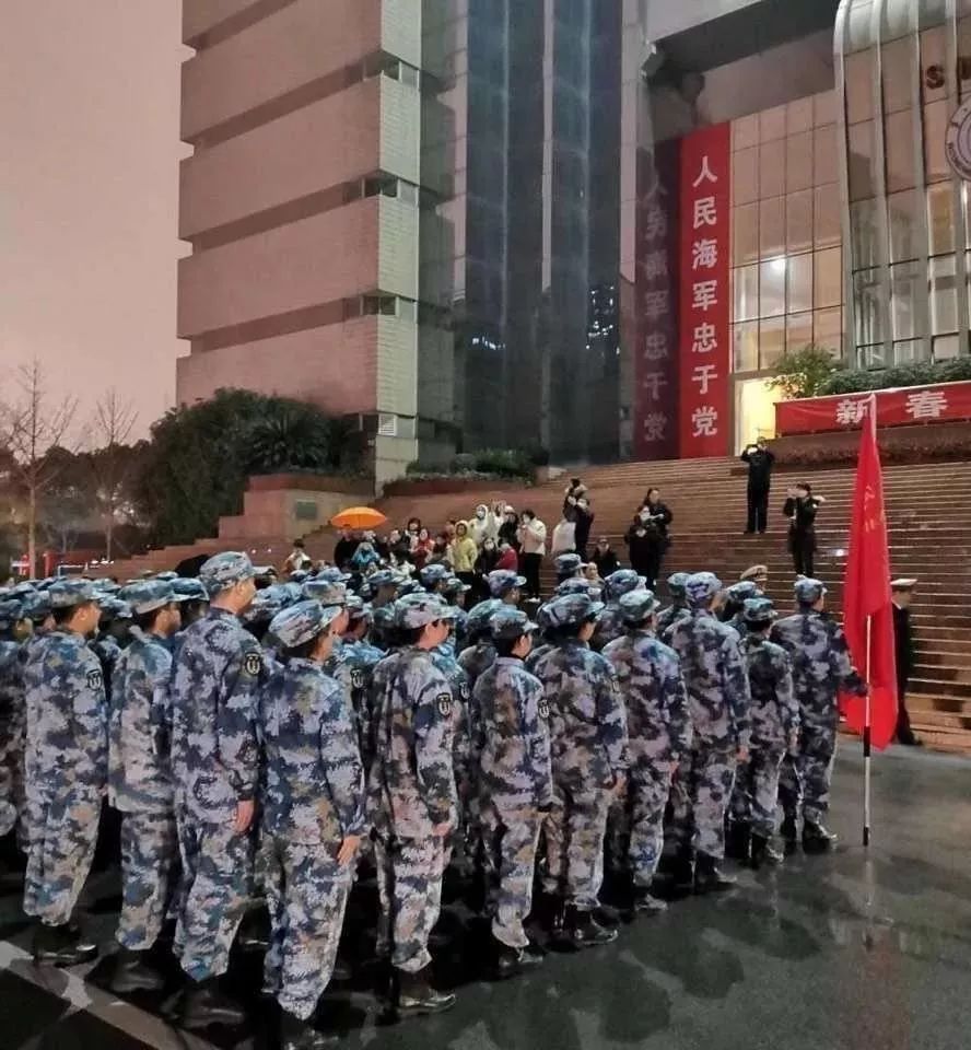 除夕夜的再次逆行解放軍陸海空三軍醫療隊馳援武漢