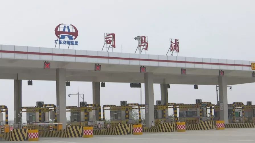 记者在司马浦,田心等高速路口收费站看到,现场的工作