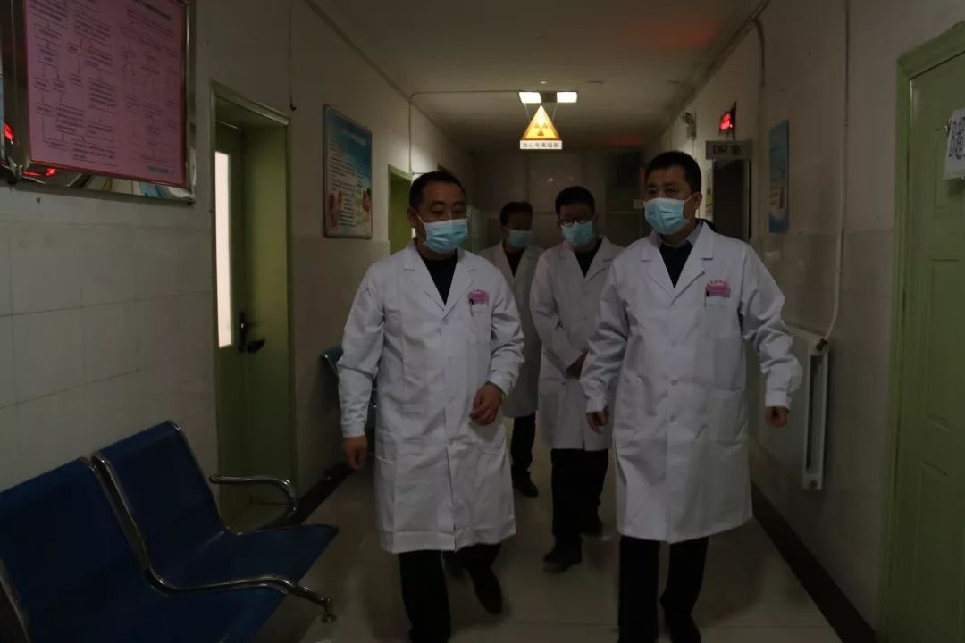 李云翔王晓东除夕慰问安塞区妇幼保健院在岗职工及外派建华镇卫生院