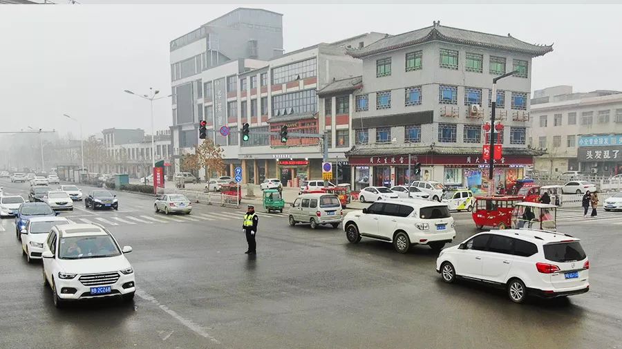 除夕,他们在路上._杞县