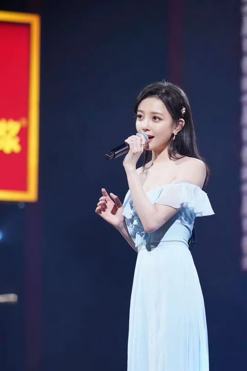 汪小敏江苏春晚化身白蛇拜年缘起唤起正能量国漫经典