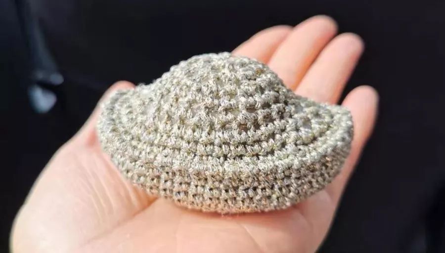 鼠年的第一张返图 来自勤奋的织女@蟹子 她说钩个福袋装上金元宝 是