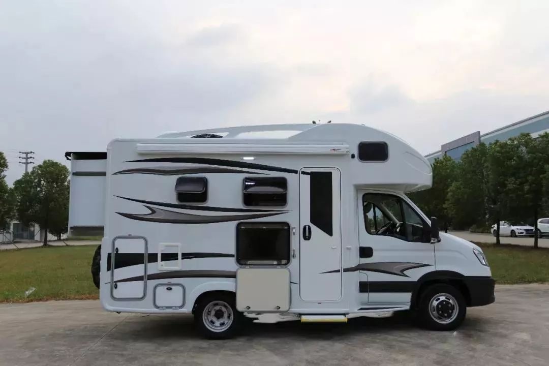 德兴依维柯双拓展大白熊 更全面的配置 更贴心的设计