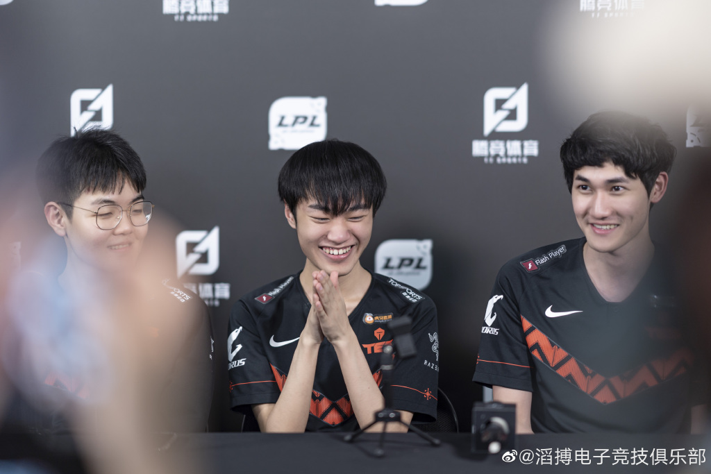 外媒记者看好knight进s10网友表示期待他今年翻身