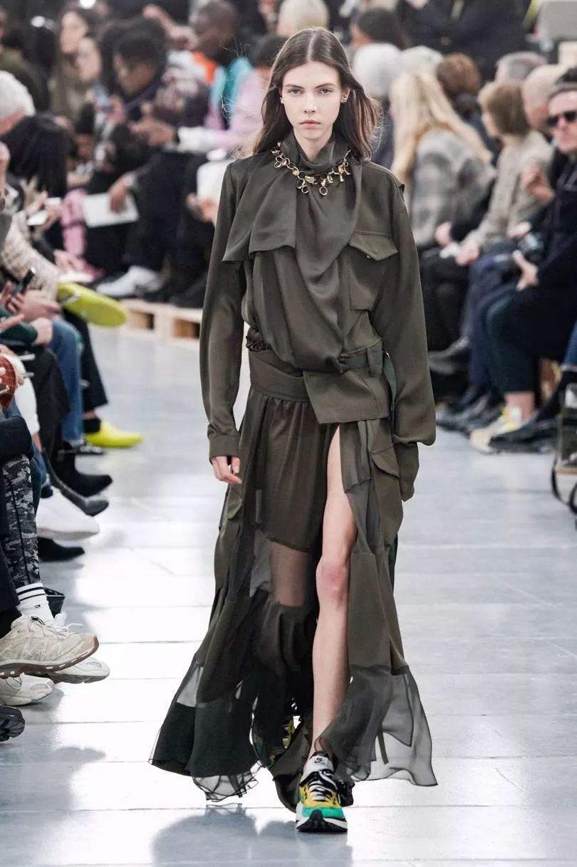 超实穿军旅风及朋克风的混搭大表姐霸气全开丨sacaifallwinter2020