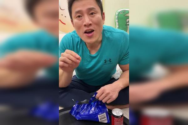 起来搞点夜点心778搞点奥利奥碎和小可乐778申驰ares申驰健身