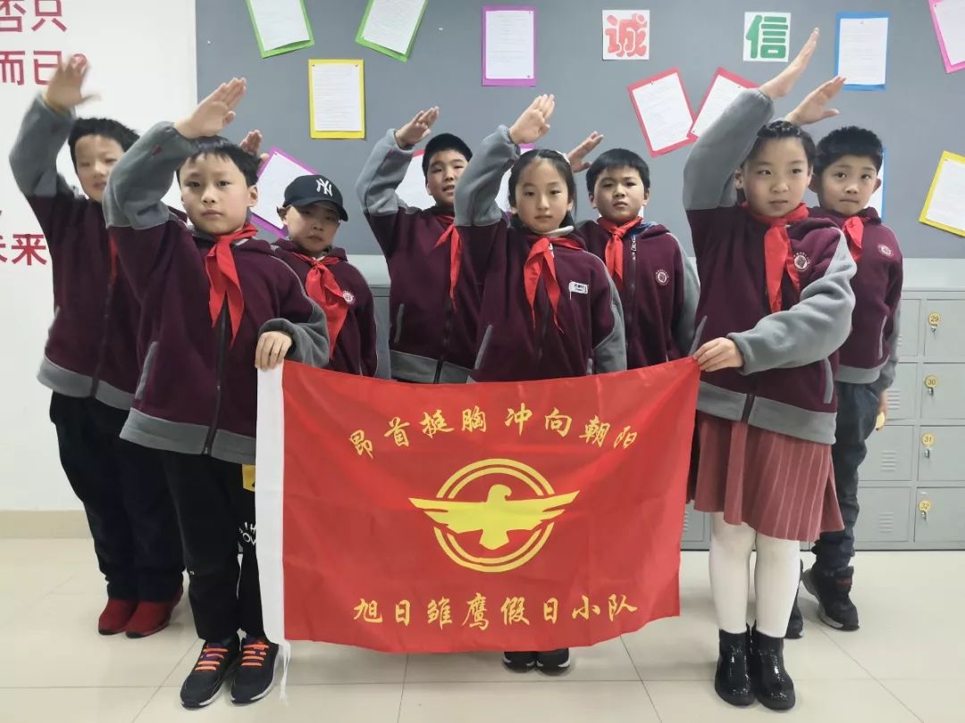 雏鹰新闻报道走进科学小雏鹰在生活中揭秘科学现象