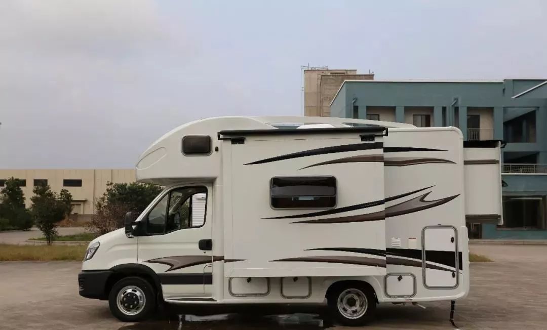 德兴依维柯双拓展大白熊 更全面的配置 更贴心的设计