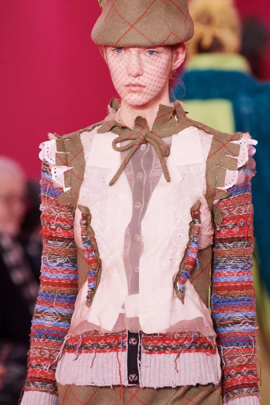 床单或者尼龙窗帘被改造成斗篷马丁马吉拉martinmargiela2020春季高级