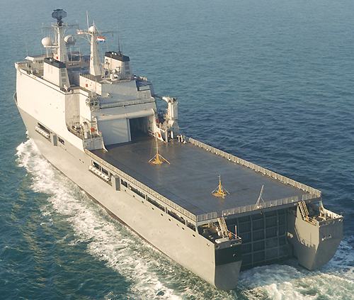 最直接的结果就是一大批船坞登陆舰,两栖攻击舰的建造服役