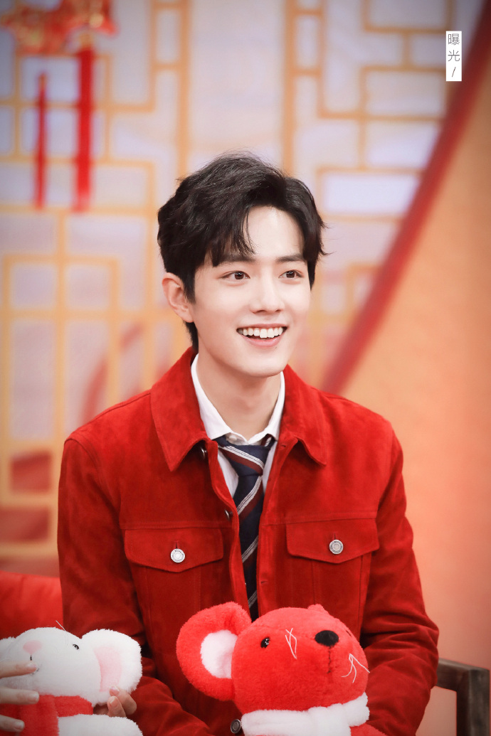 北京台春晚代言人肖战陪你过年沧海一声笑唱出万丈豪情