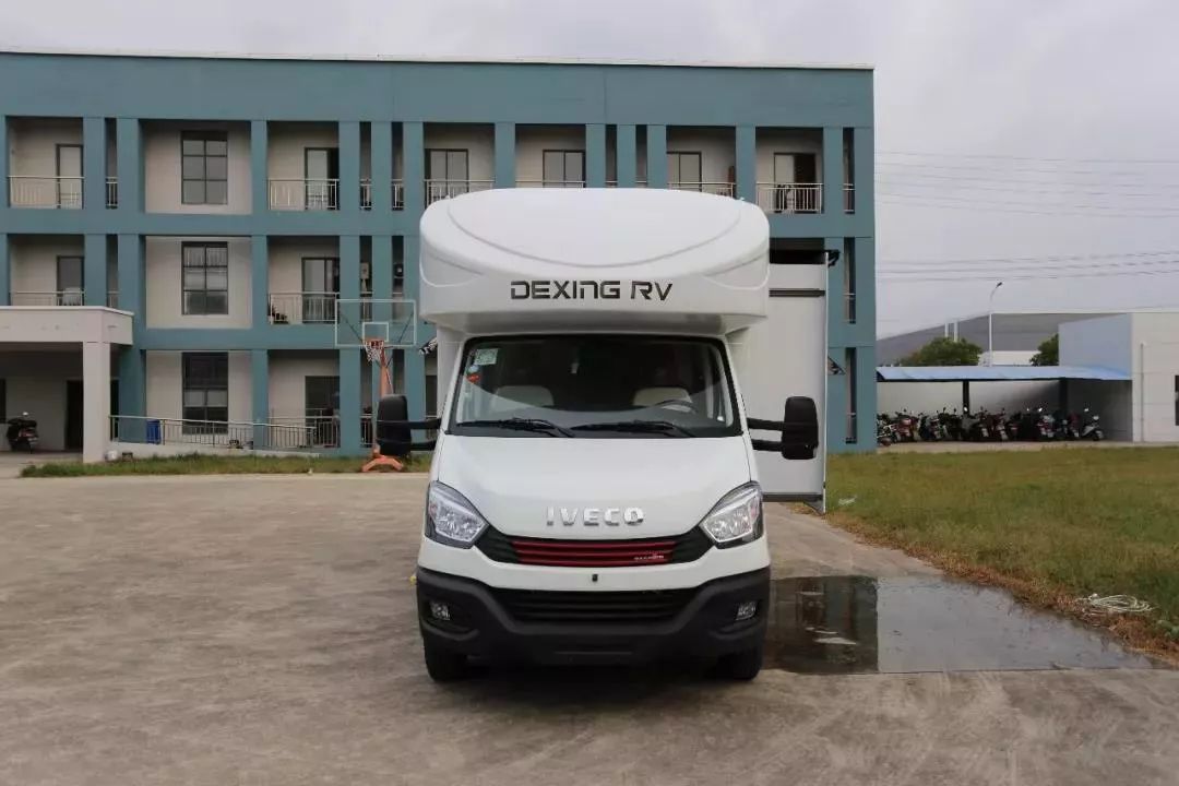 德兴依维柯双拓展大白熊 更全面的配置 更贴心的设计