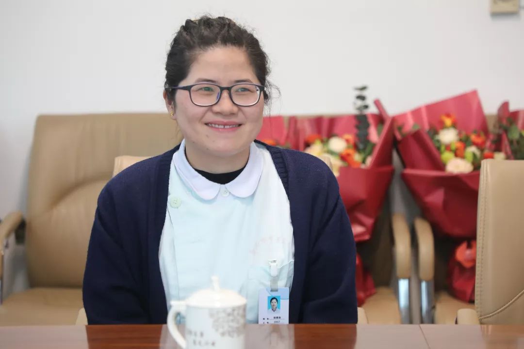 (图为顾晨晓,邢亚华)顾晨晓,邢亚华两位"逆行天使"也是在吃完年夜饭后